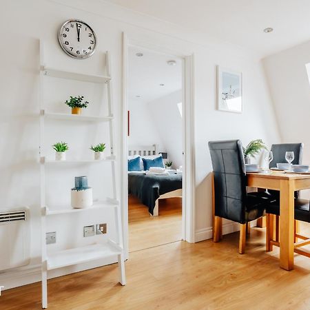 Central 3 Bed Apartment At Regents Court, Newbury Newbury  Kültér fotó