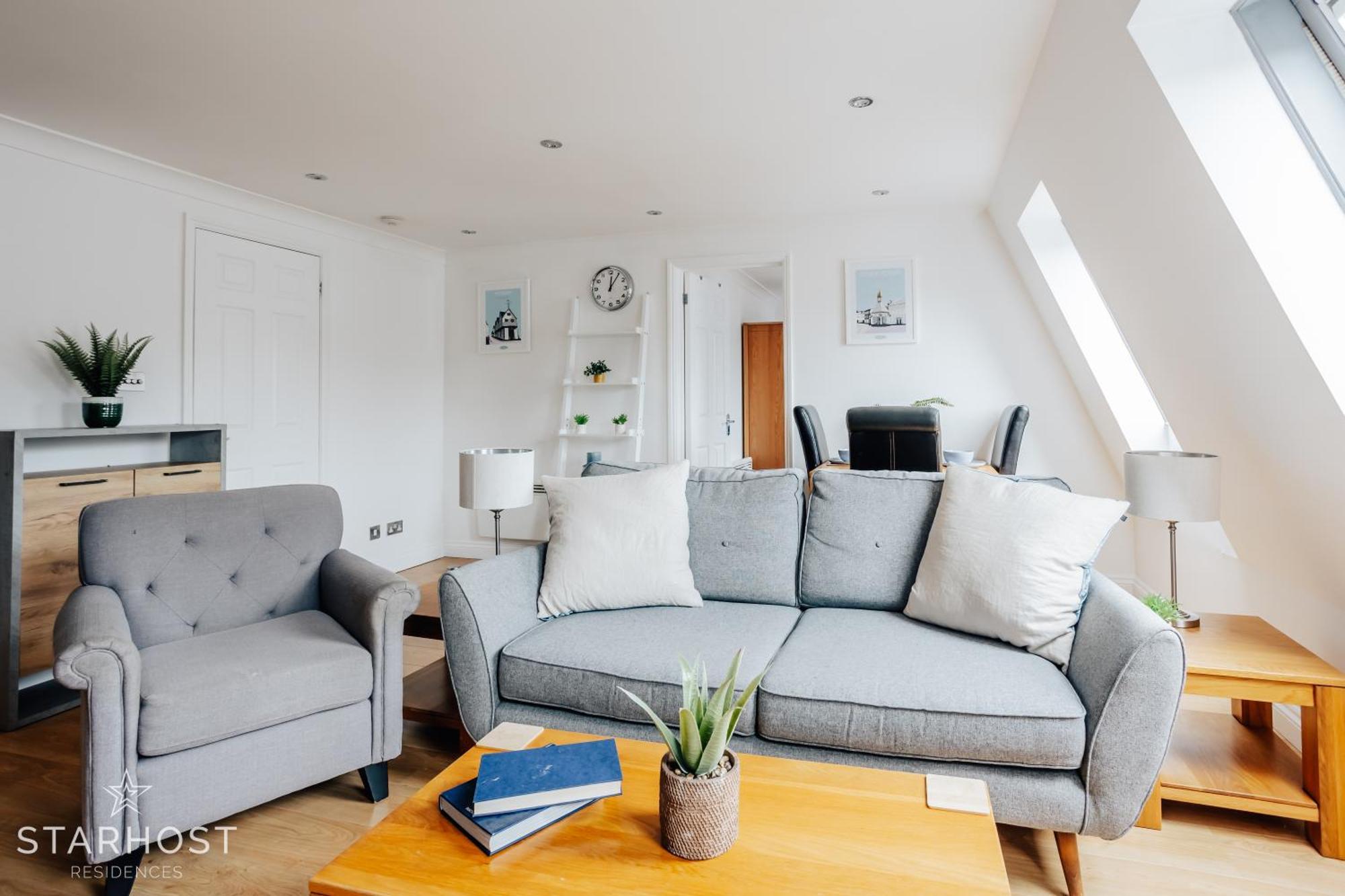 Central 3 Bed Apartment At Regents Court, Newbury Newbury  Kültér fotó