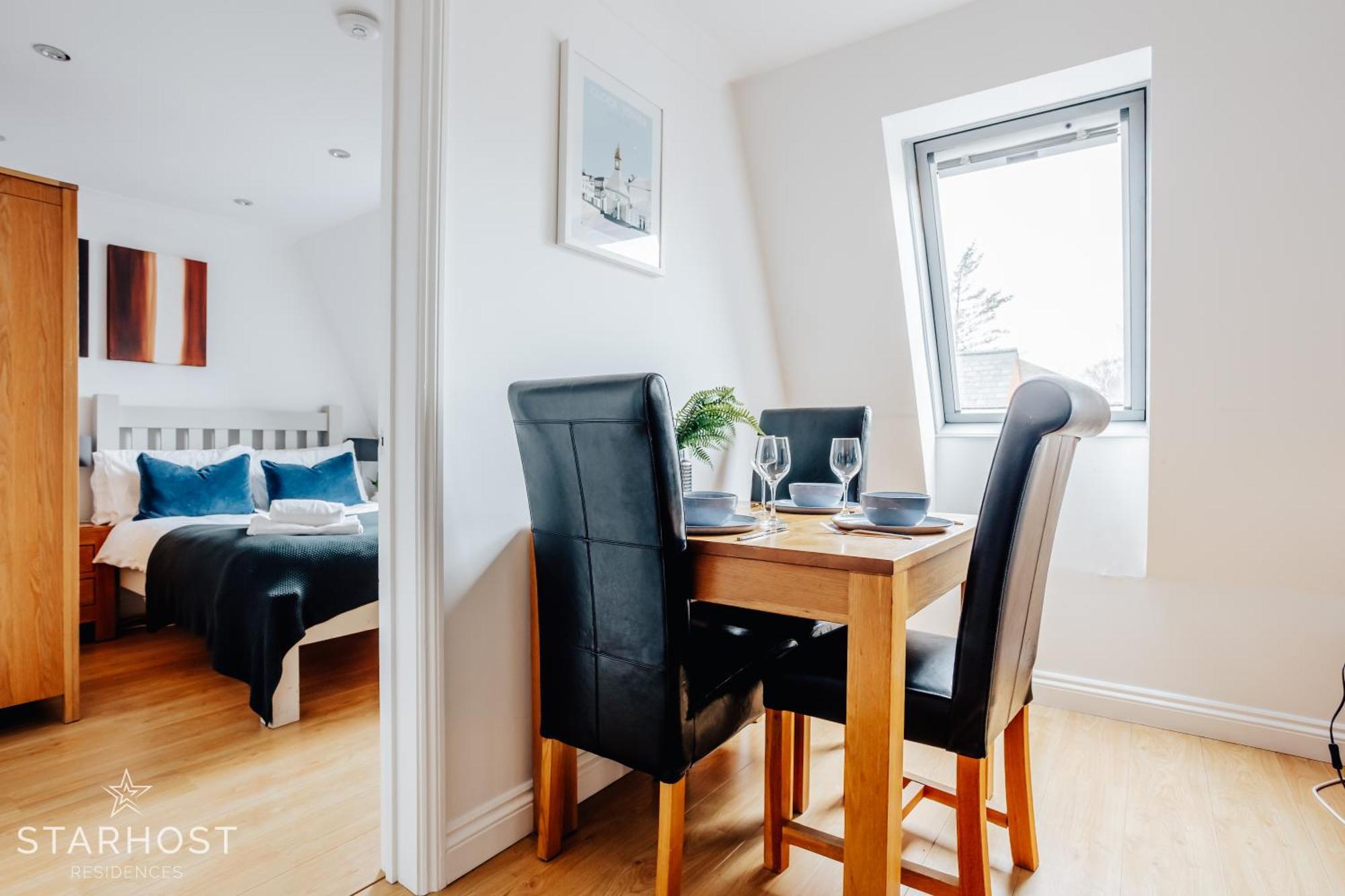 Central 3 Bed Apartment At Regents Court, Newbury Newbury  Kültér fotó