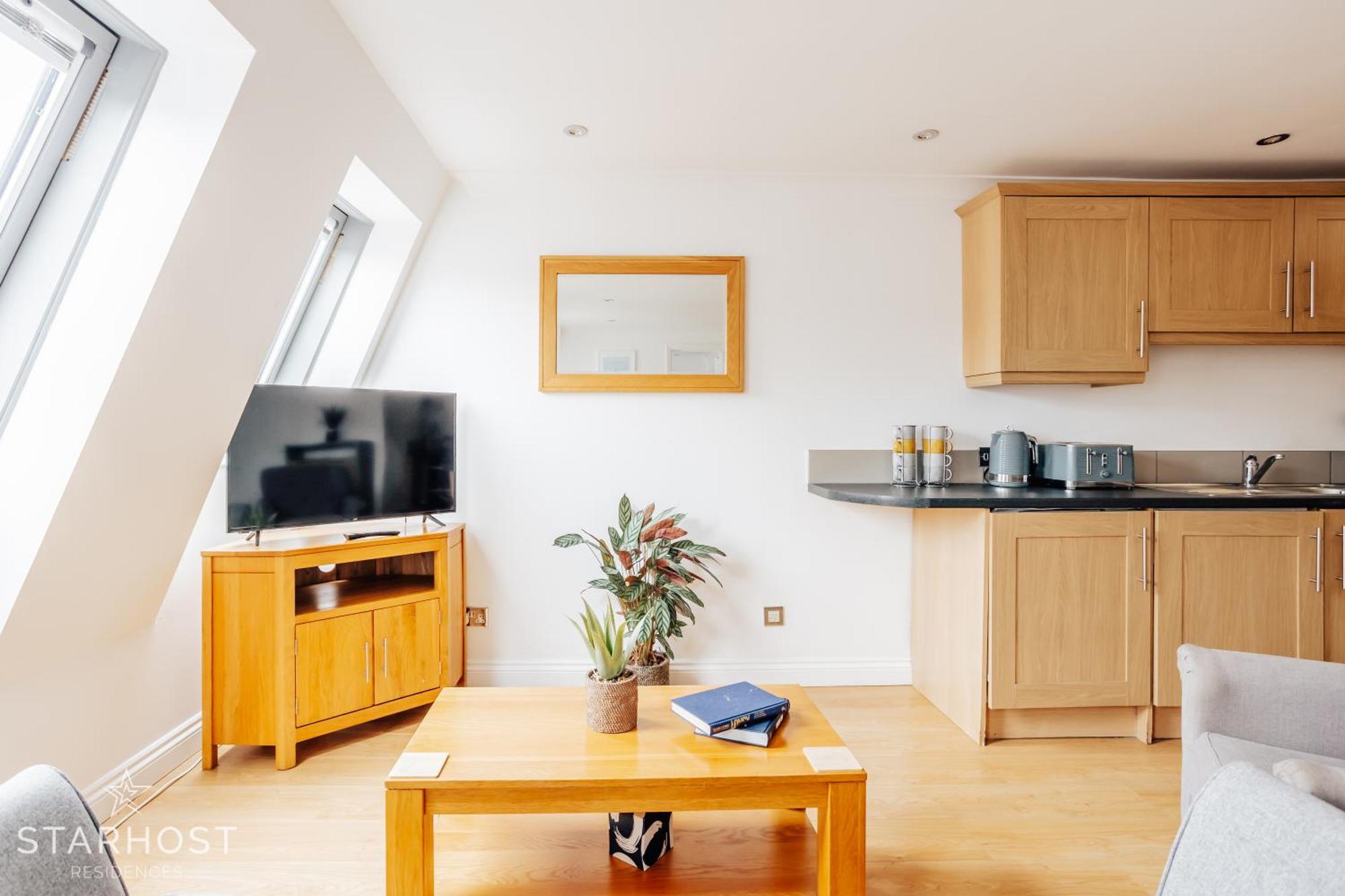 Central 3 Bed Apartment At Regents Court, Newbury Newbury  Kültér fotó