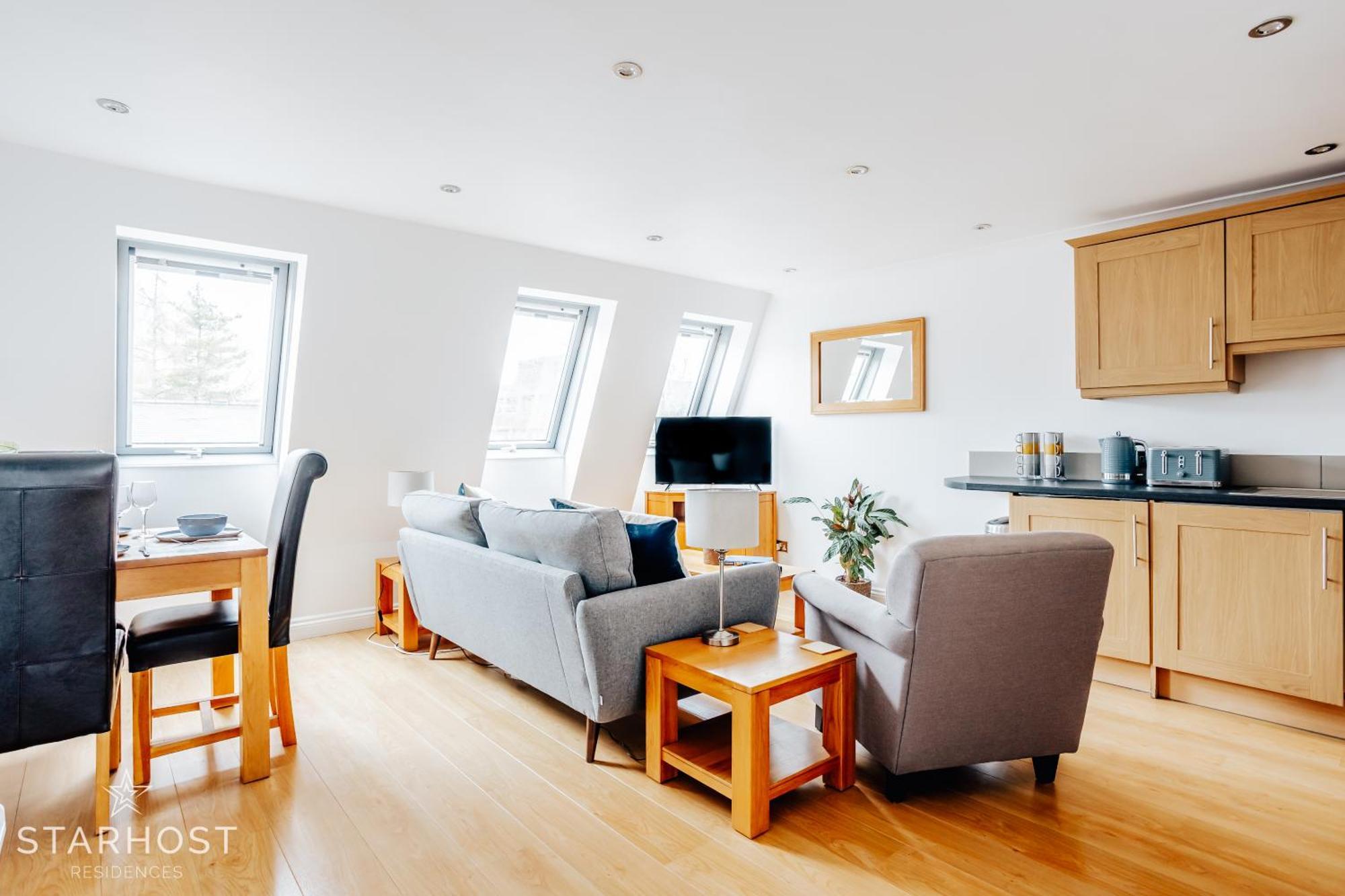 Central 3 Bed Apartment At Regents Court, Newbury Newbury  Kültér fotó