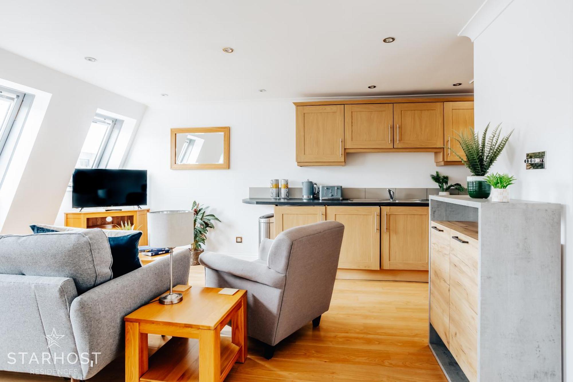 Central 3 Bed Apartment At Regents Court, Newbury Newbury  Kültér fotó
