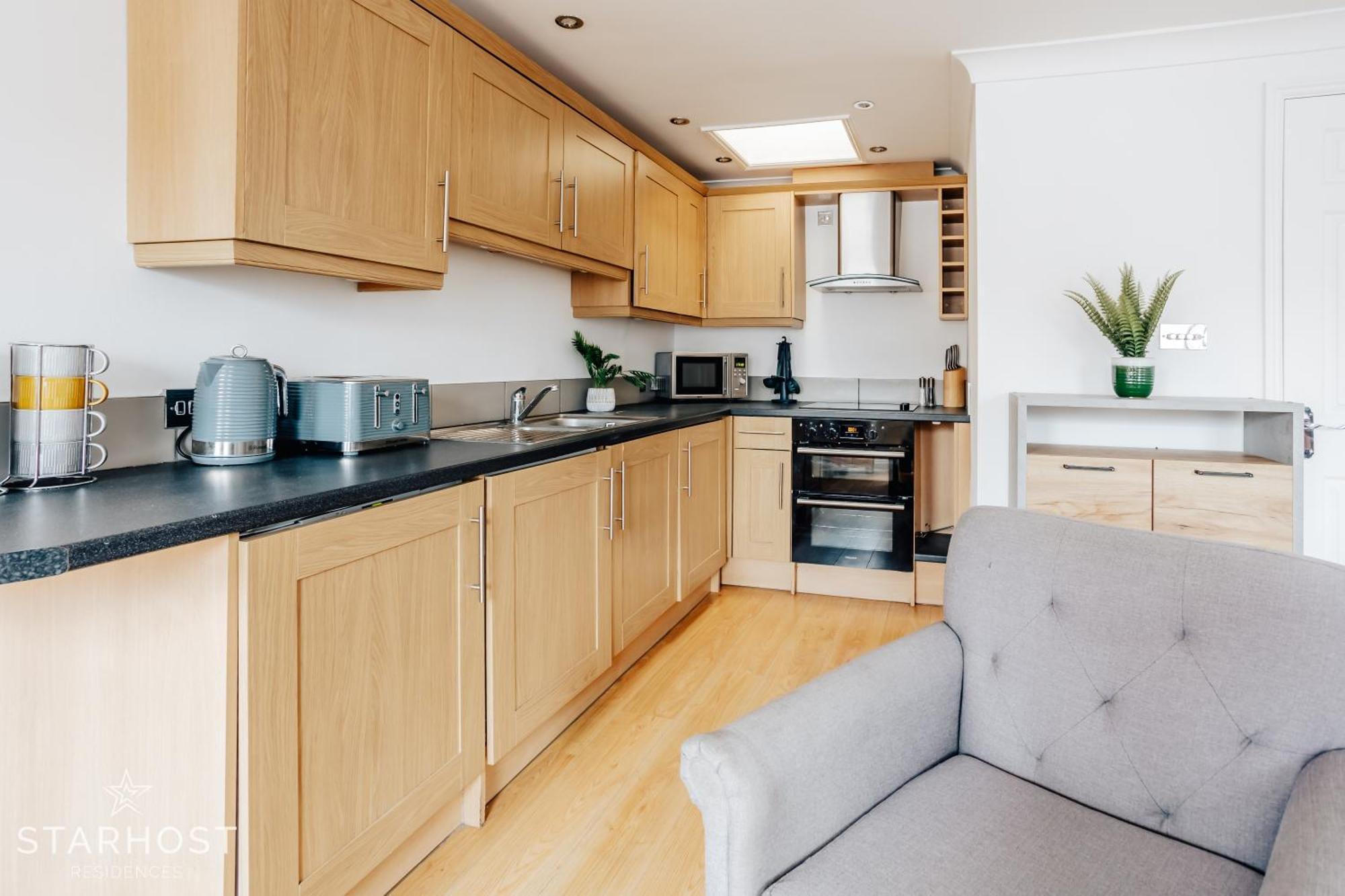 Central 3 Bed Apartment At Regents Court, Newbury Newbury  Kültér fotó
