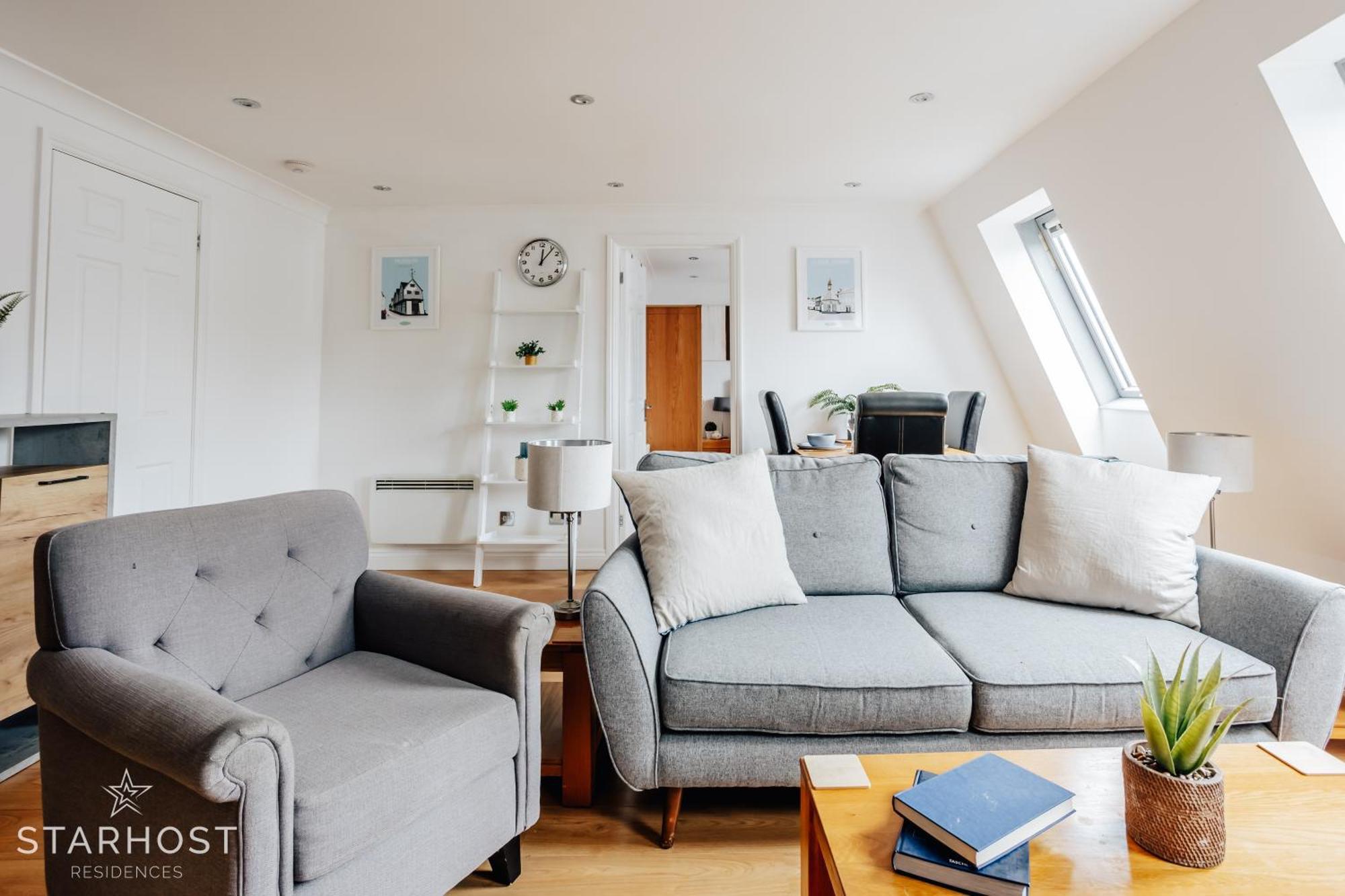 Central 3 Bed Apartment At Regents Court, Newbury Newbury  Kültér fotó