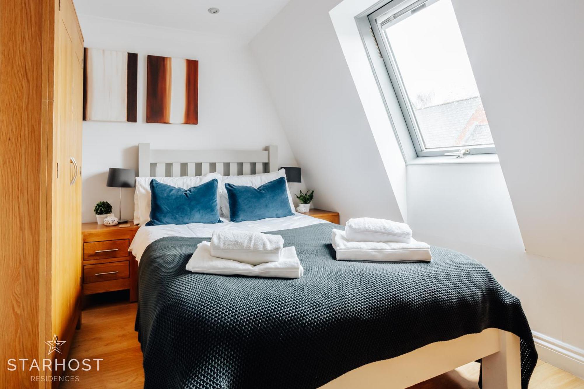 Central 3 Bed Apartment At Regents Court, Newbury Newbury  Kültér fotó