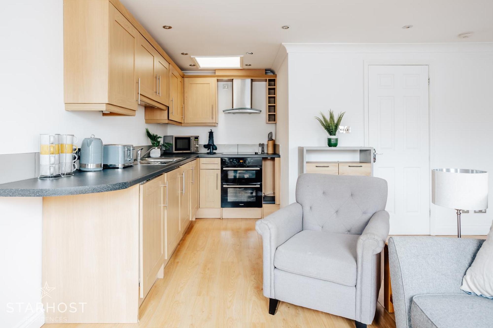 Central 3 Bed Apartment At Regents Court, Newbury Newbury  Kültér fotó