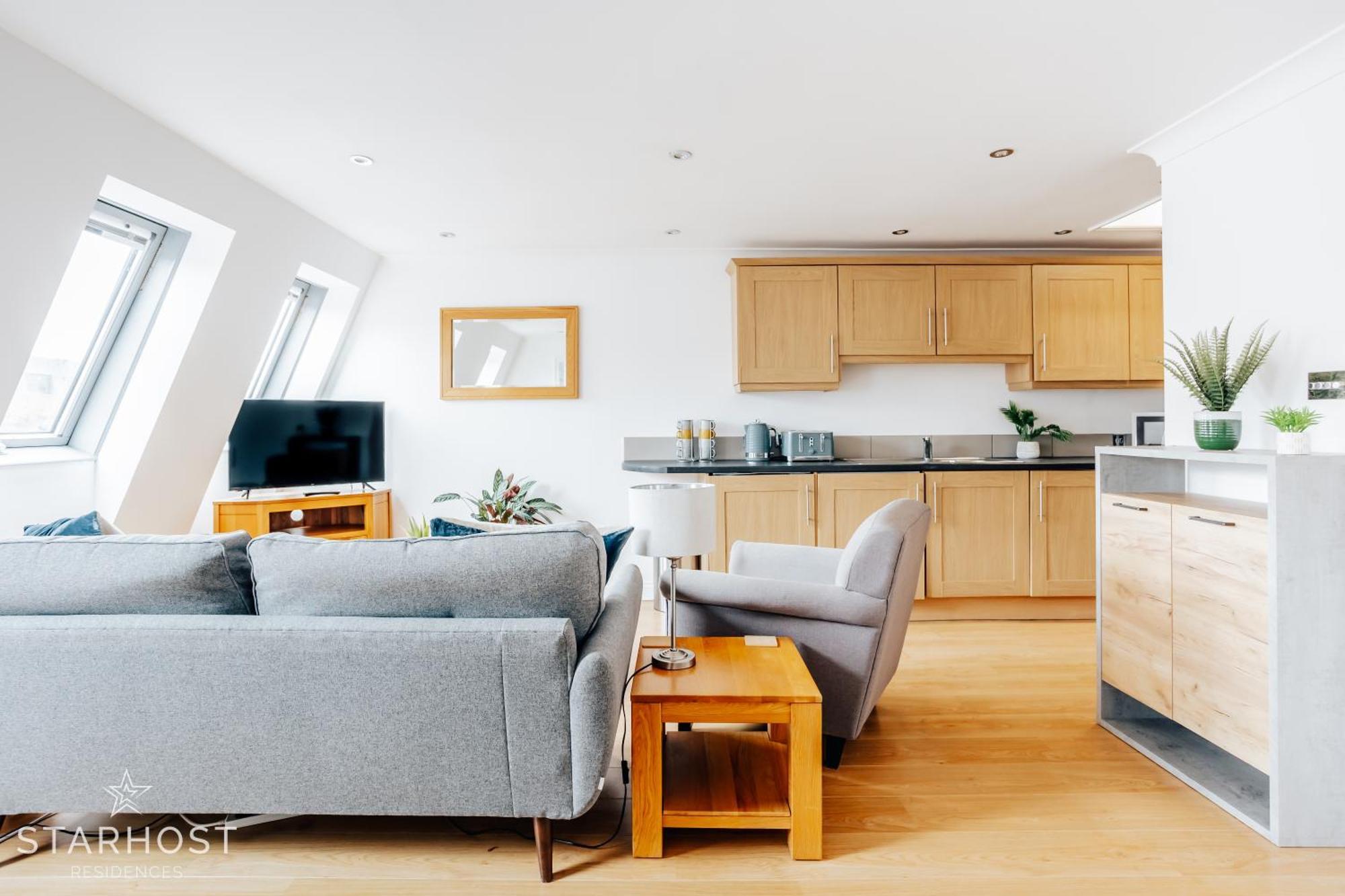 Central 3 Bed Apartment At Regents Court, Newbury Newbury  Kültér fotó