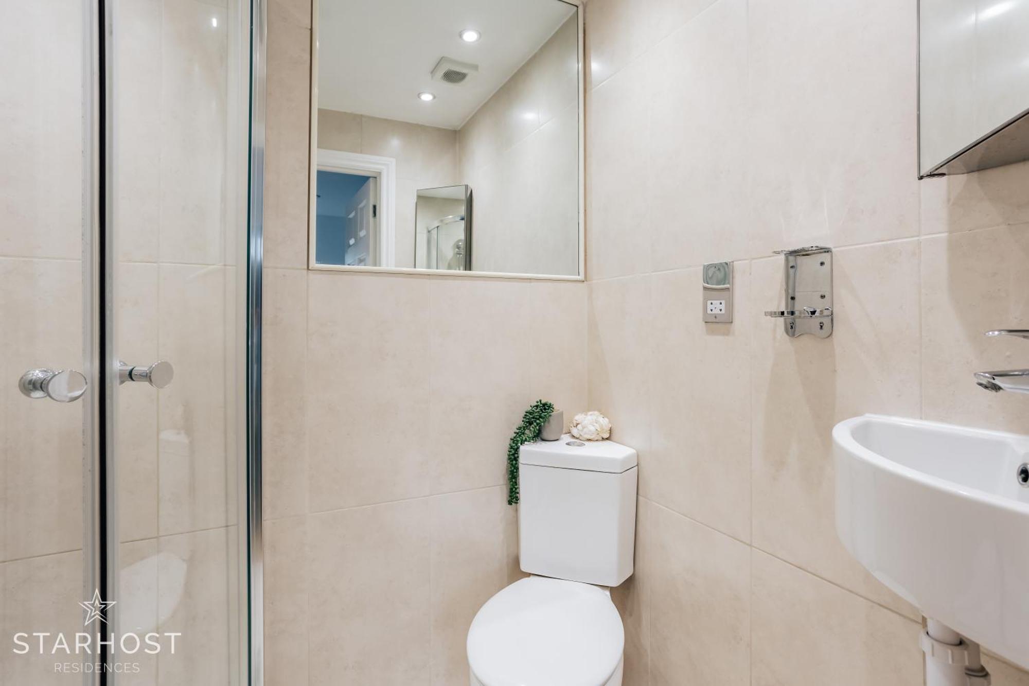 Central 3 Bed Apartment At Regents Court, Newbury Newbury  Kültér fotó